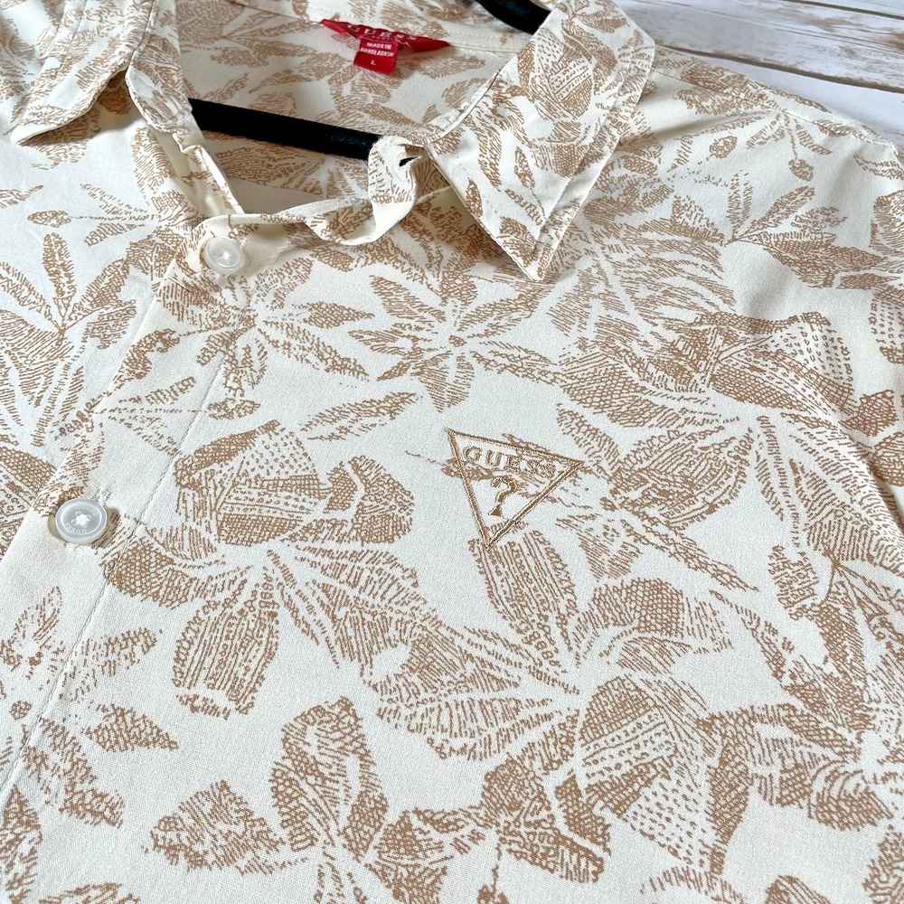 Guess Men's Large Sateen Tropical Print Shirt‎ Short Sleeve beige